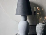 House Doctor, Orga bordlampe inkl. lampeskærm, grå, cement/hør, h: 67 cm dia: 27