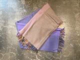 Maria plaid i lilla, sand og rosa i 100% merino uld fra Silkeborg Uldspinderi