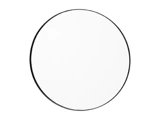 Et almindeligt, rundt spejl med en tynd, sort ramme på en hvid baggrund.