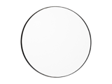 Et almindeligt, rundt spejl med en tynd, sort ramme på en hvid baggrund.