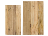 To rektangulære træplader med naturlige årer og knaster, der står oprejst side om side på en almindelig hvid baggrund.