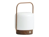 En transportabel lanterne med en ribbet hvid skærm, træfod, metalhåndtag og en lille knap på foden, vist på en hvid baggrund.