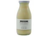 En glasflaske fyldt med cremet vinaigrette-dressing, mærket Dressing Creamy Vinaigrette af Nicolas Vahé.