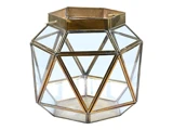 Geometrisk lanterne i glas og messing med ottekantet top og bund, trekantede glaspaneler og metalramme.