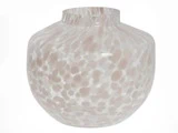 Rund, gennemskinnelig glasvase med bred krop, kort hals og et mønster af bløde hvide og beige pletter på overfladen.