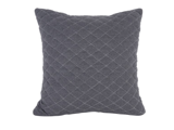 En firkantet grå quiltet pude med diamantmønster på en almindelig hvid baggrund.