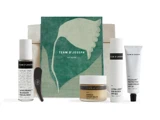 Et sæt med fem TEAM DR JOSEPH-hudplejeprodukter arrangeret foran en grøn pose med et hvidt bladdesign. Produkterne omfatter mist, balm, solcreme, håndcreme og et lille sort værktøj.