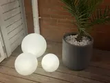 Villa Collection Solar LED kugler Small(D20xH18), Medium(D25xH23) og Large(D30xH28 cm.)