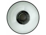 Et billede oppefra og ned af en stor cirkulær kameralinse eller lysreflektor med en sort yderkant og et klart glas i midten.