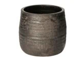 En rund, mørkebrun keramikkrukke med en struktureret, riflet overflade og en åben top, vist på en hvid baggrund.