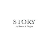 Ordene STORY by Kranz & Ziegler i sort tekst på en almindelig hvid baggrund.