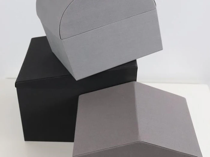 3 forskellige grå/sorte Pynte/opbevaringshuse design MENU