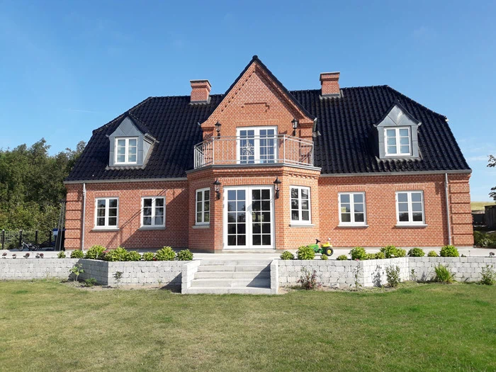 1 dags arbejdsløn (7 timer) fra Aut. Kloak- & Murermester Finn B. Sørensen