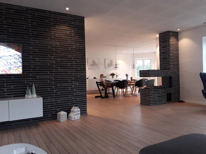 1 dags arbejdsløn (7 timer) fra Aut. Kloak- & Murermester Finn B. Sørensen