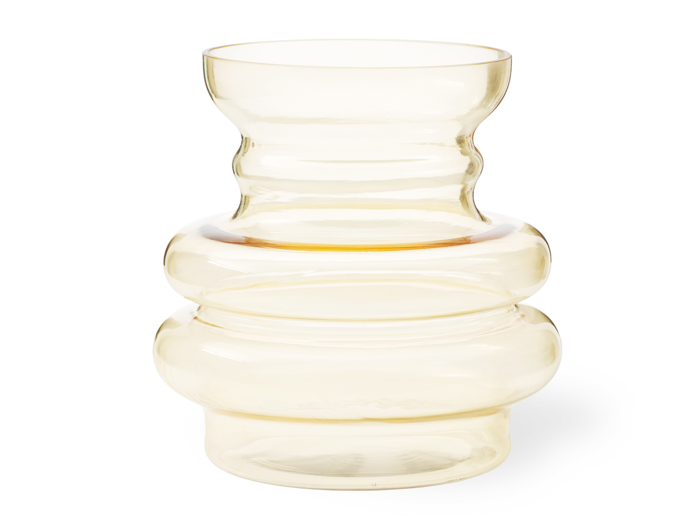 En gennemsigtig, lysegul glasvase med en bred base, afrundet midte og udvidet top med et moderne, bølget design.