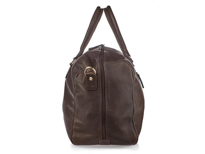 Sidebillede af en mørkebrun lædertaske med to hanke, lynlås og en lille messingring nær toppen.