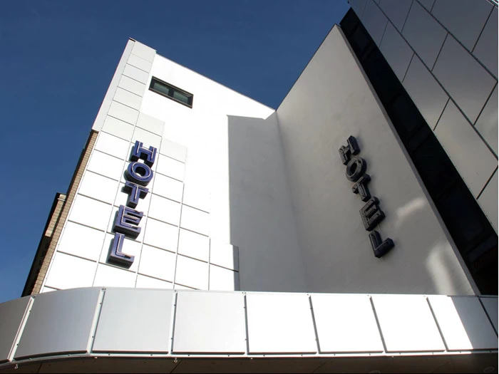 Overnatning for 2 personer i luksusværelse hos Hotel Frederikshavn