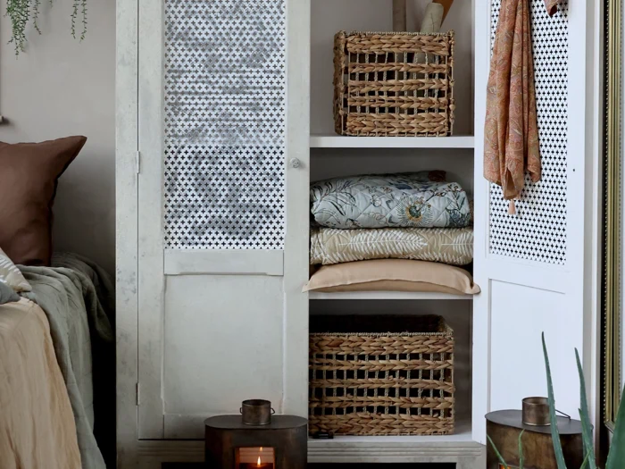 Chic Antique, Aix, Quilt m. tropisk bladmønster, Beige, Hvid, 100% Bomuld, L:180 x B:130 cm