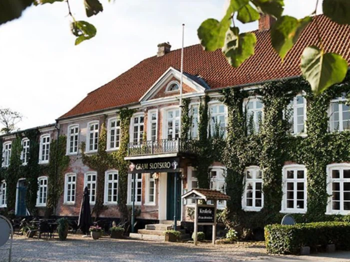 Overnatning for 2 på Gram Slotskro 