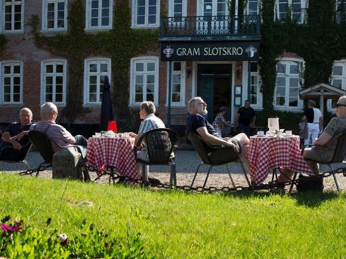 Overnatning for 2 på Gram Slotskro 