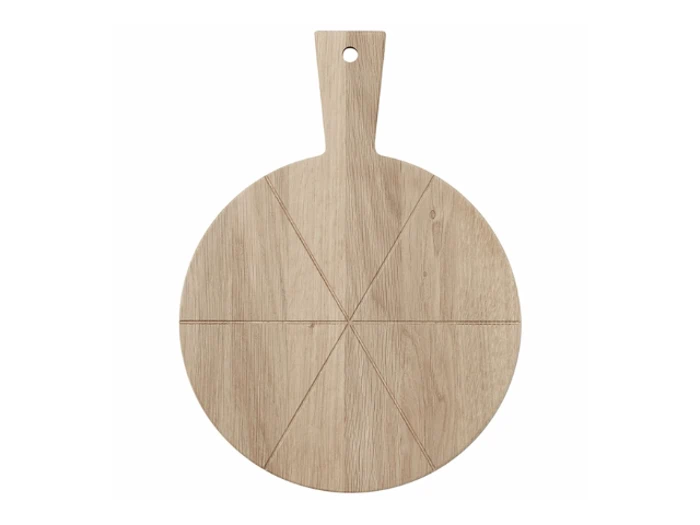 Rundt skærebræt af træ med håndtag og ætsede linjer, der deler overfladen i otte trekantede sektioner; der er et lille hul i håndtaget.