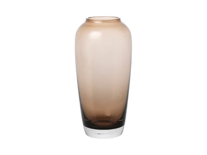 Høj, cylindrisk vase i brunt glas med en lidt smallere hals og en klar bund på en hvid baggrund.