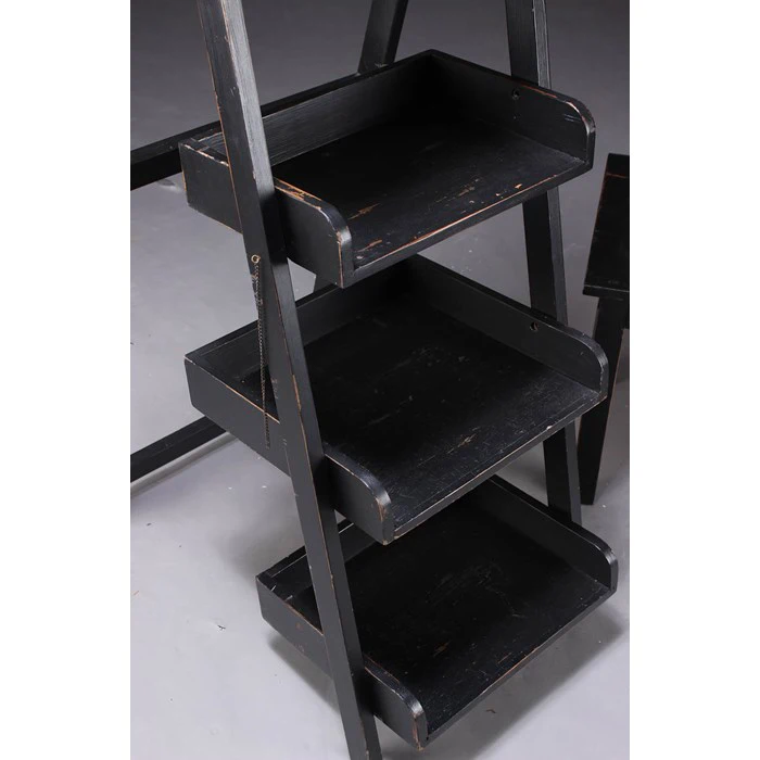 Smuk og moderne trappe reol fra fineste ting butikken