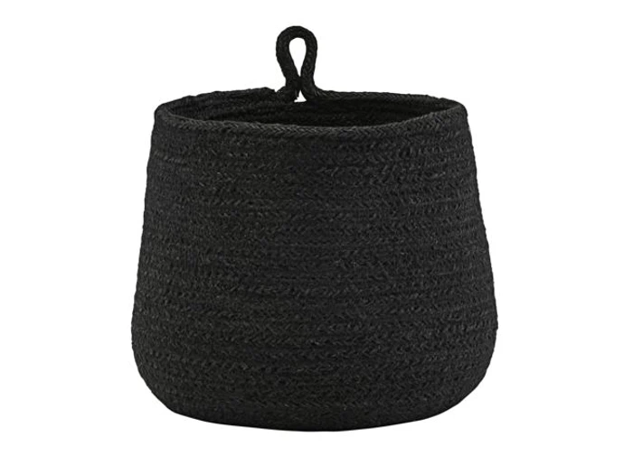 En sort, flettet kurv med afrundet bund og en lille hank med løkke i toppen mod en hvid baggrund.