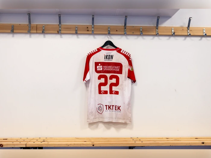 #22 Mads Larssons matchworn trøje i str. XL