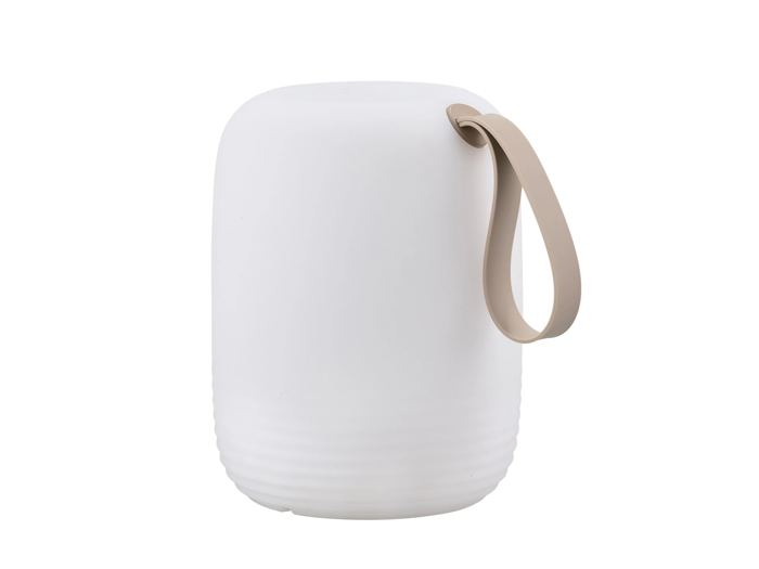 En hvid, cylindrisk, minimalistisk lanterne med en afrundet top og et beige håndtag i form af en løkke, der er fastgjort nær oversiden.