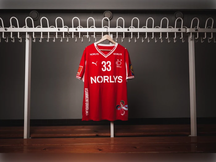 #33 Emil Bergholts matchworn trøje i str. XXL