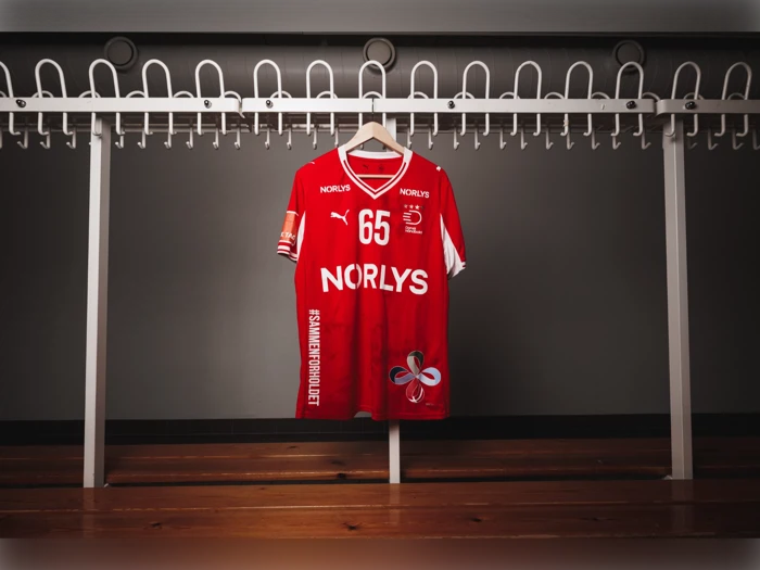 #65 Frederik Bjerres matchworn trøje i str. XL
