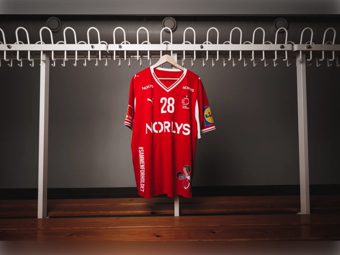 #28 Lasse Anderssons matchworn trøje i str. XL