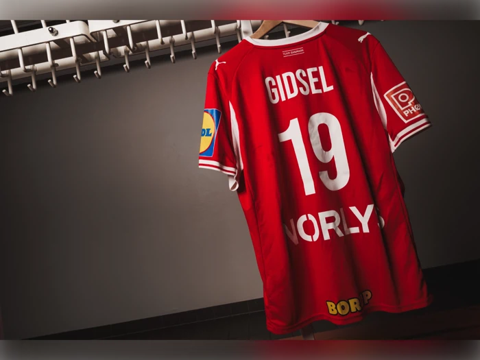 #19 Mathias Gidsels matchworn trøje i str. XL