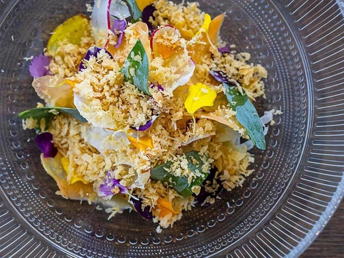 Gastronomi: 6-retters gourmet ophold for 2 på Fru Larsen Hotel & Restaurant 