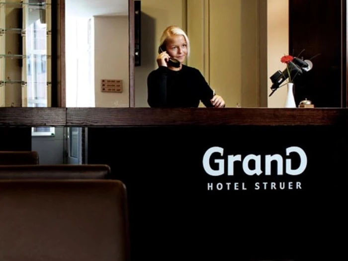 Fantastisk wellnessophold for 2 med udsigt over Limfjorden hos Grand Hotel Struer