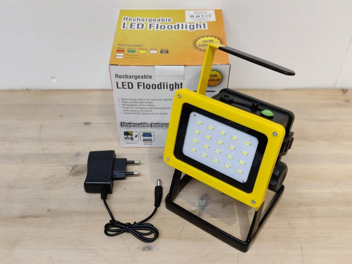 Arbejdslampe, opladelig, LED-30 watt.  13 x 9 cm.