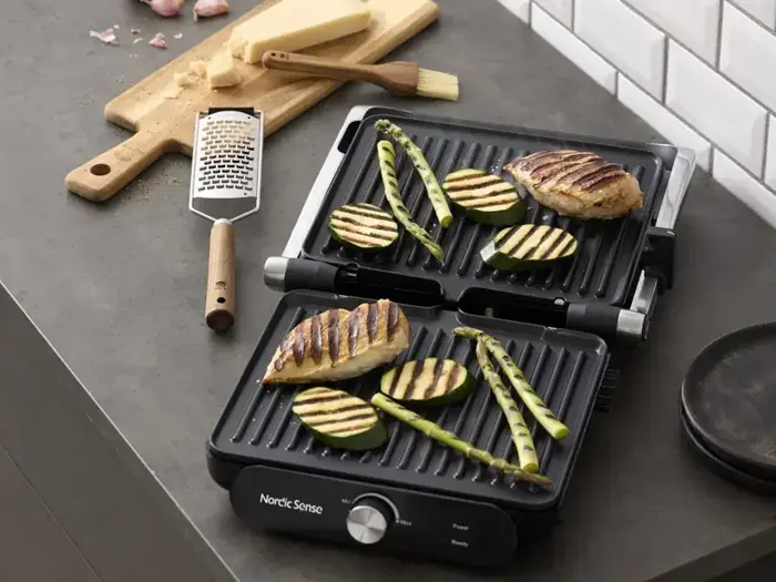 Nordic Sense, Paninigrill aft. plader, Sort, 2000 watt, L:28 x B:23 cm  