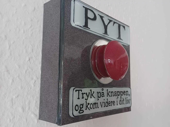 PYT-knap af Britta Madsen & Søren Gøttrup - unikaglas