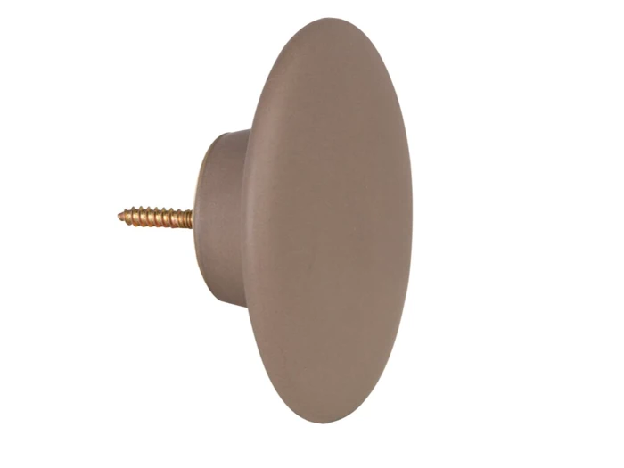 En rund, flad, bronzefarvet vægkrog med en synlig skrue på bagsiden til montering.