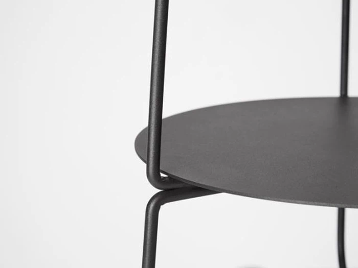 Auka flower stand Charcoal i metal fra Woud