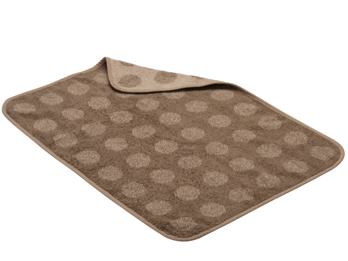 En brun bademåtte med et lysere prikmønster, hvor det ene hjørne er vendt for at vise undersiden.