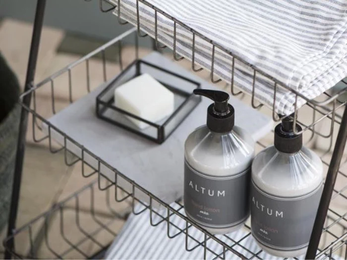 Brooklyn metal reol med kurve fra Ib Laursen