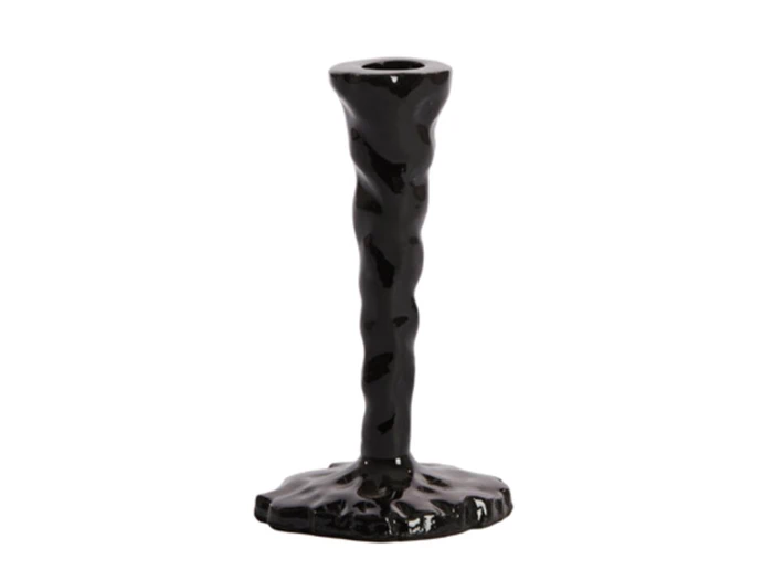 En blank sort lysestage med en snoet stilk og en ujævn, organisk formet base.