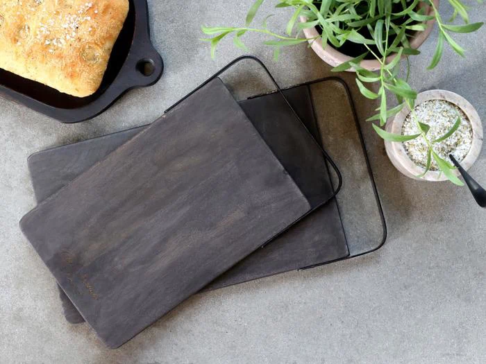 Chic Antique, Laon, Tapasbræt m. jernhåndtag, Kul, Mangotræ Jern, L:33 x B:19 x H:1,5 cm