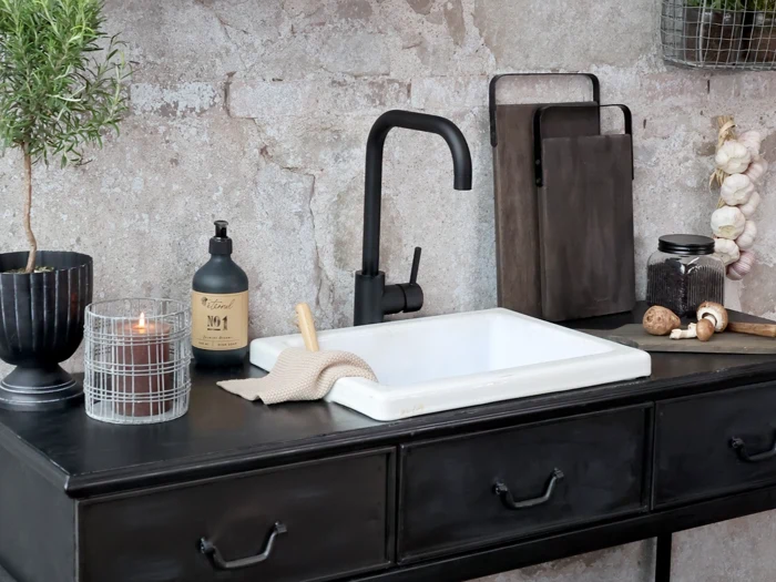 Chic Antique, Laon, Tapasbræt m. jernhåndtag, Kul, Mangotræ Jern, L:33 x B:19 x H:1,5 cm