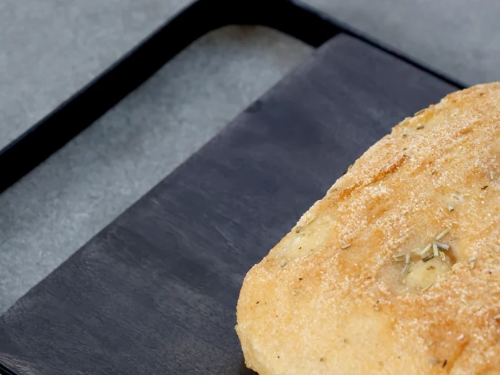 Chic Antique, Laon, Tapasbræt m. jernhåndtag, Kul, Mangotræ Jern, L:33 x B:19 x H:1,5 cm