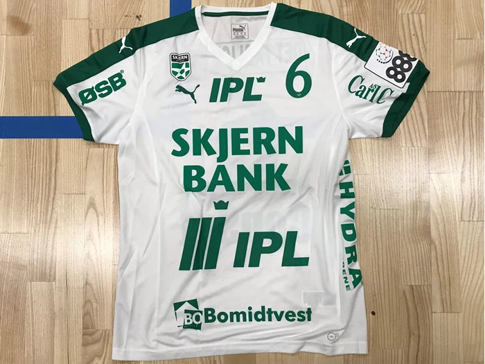 #6 Tandri Mar Konradssons trøje i str. XL   (Udebane - liga)