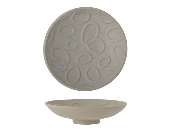 En rund, lav, beige keramikskål med et præget cirkulært hvirvelmønster på den indvendige overflade.