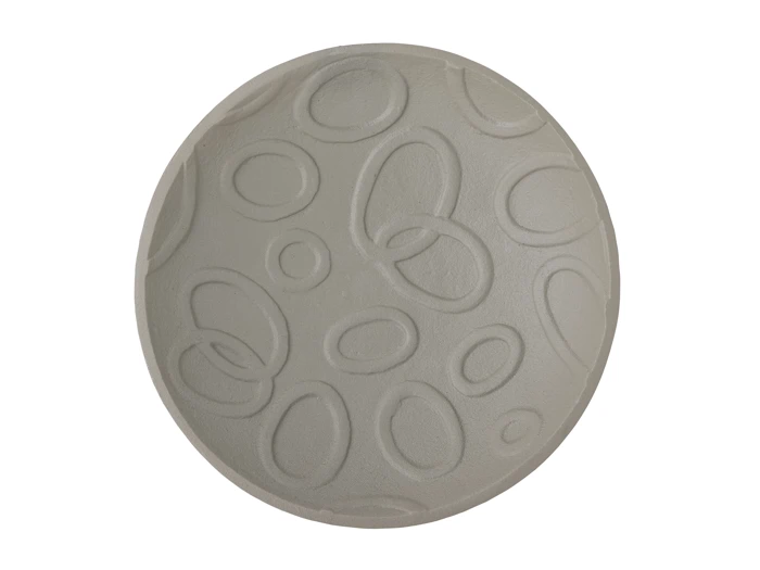Et rundt, gråt objekt med et præget mønster af overlappende ovale former på overfladen, set ovenfra.